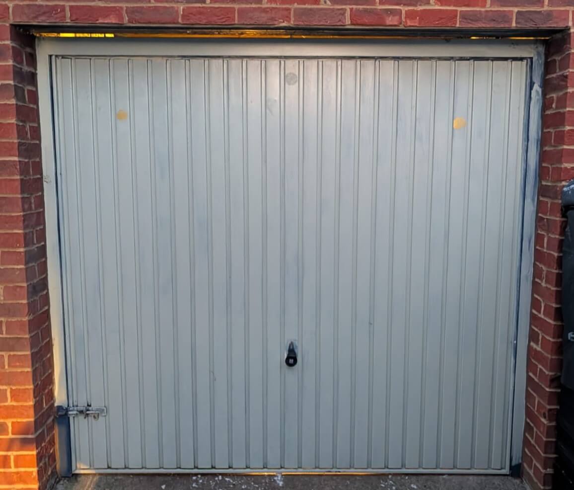 vonmouth_Bedford_garage_door_before